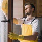How Do Professionals Recommend the Best Way to Clean Windows?