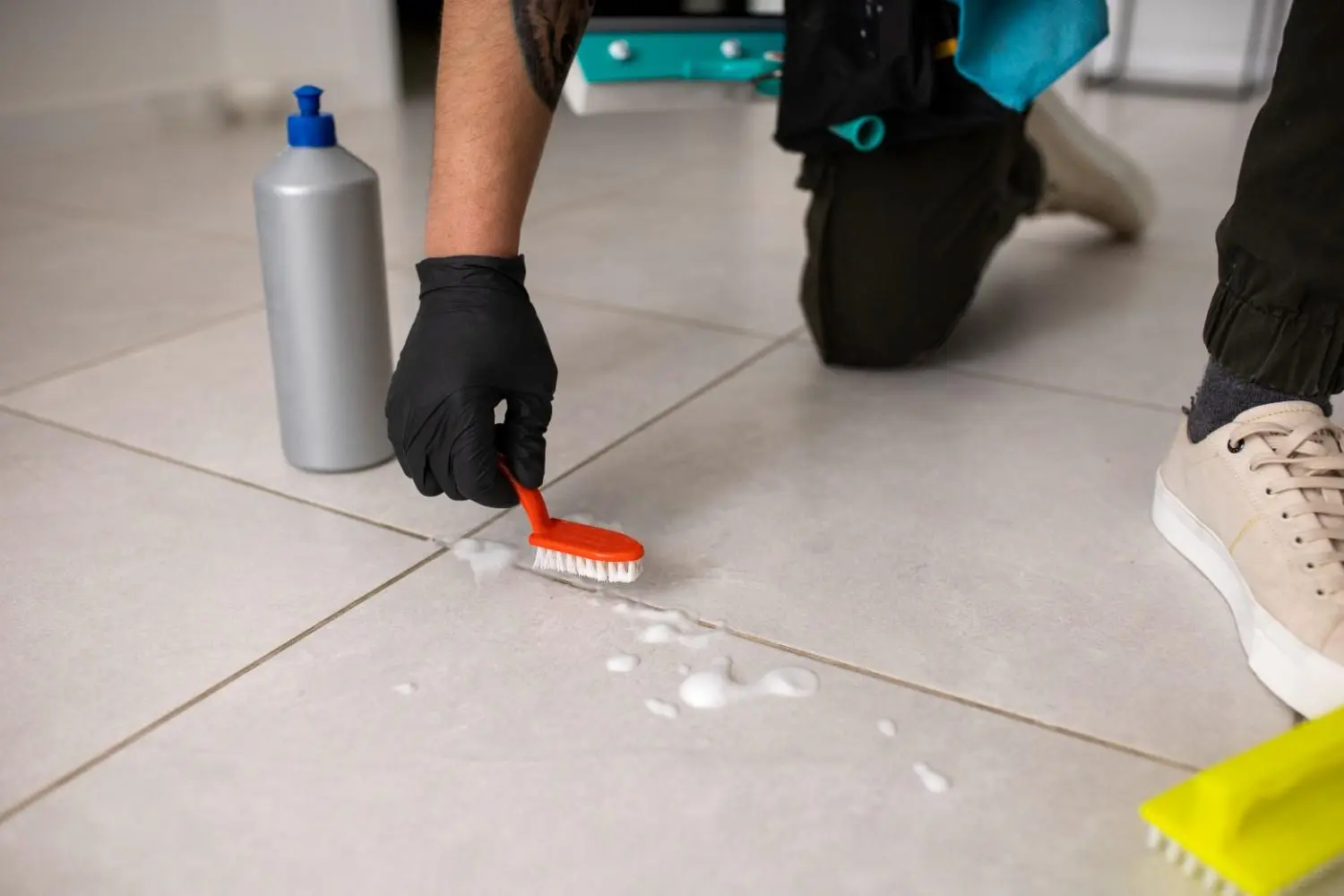 Common Mistakes People Make When Trying the Best Way to Clean Tiles